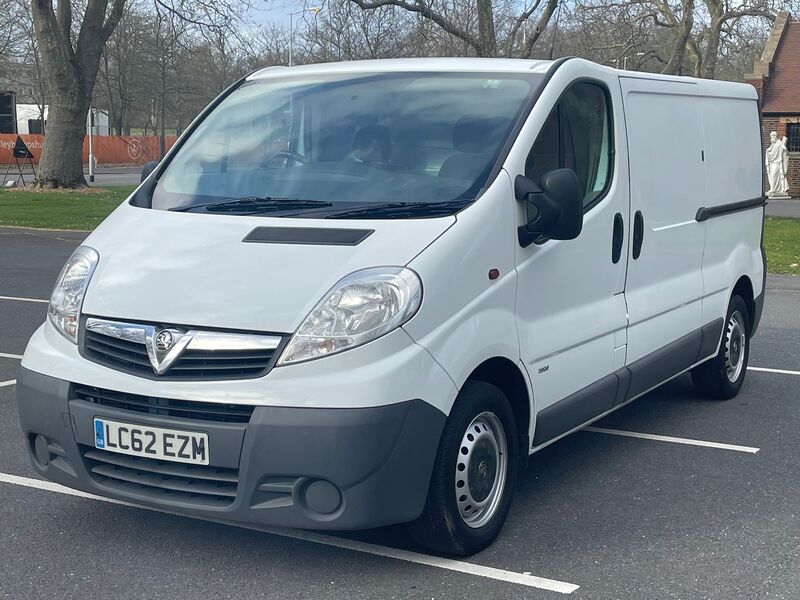 Used VAUXHALL VIVARO in Aldershot, Hampshire Garrison Van Sales